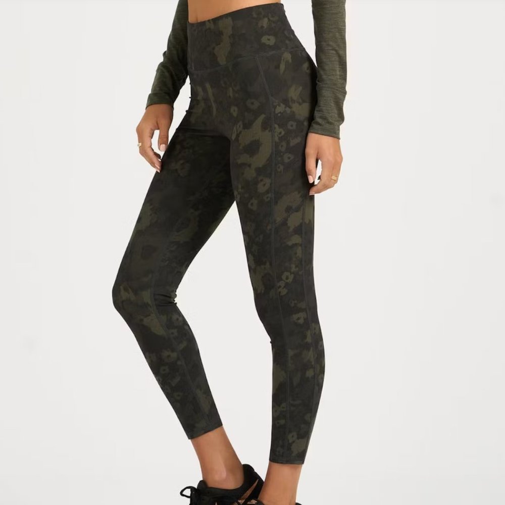 Vuori Stride Legging (Oregano Camo Flower)